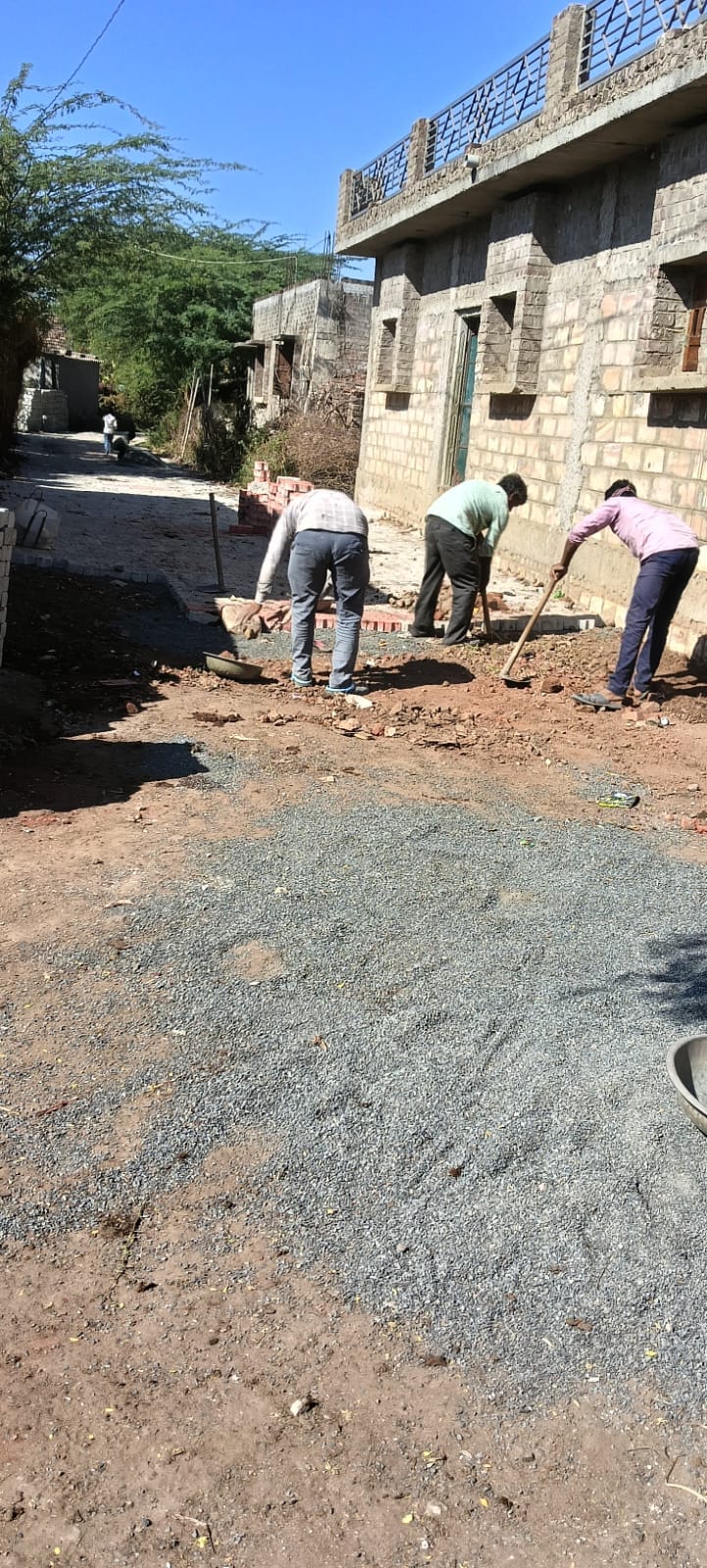 Blockage of the Block in NavaRatanpar: નવારતનપરના પૂર્વ સરપંચે વર્તમાન દલિત સરપંચને લાફા મારી, બિભત્સ ગાળો અને ધમકી દઈને કહ્યું, “તારે એટ્રોસિટી કરવી હોય તો કરી લે, હું હજી પણ તને મારવાનો છું”